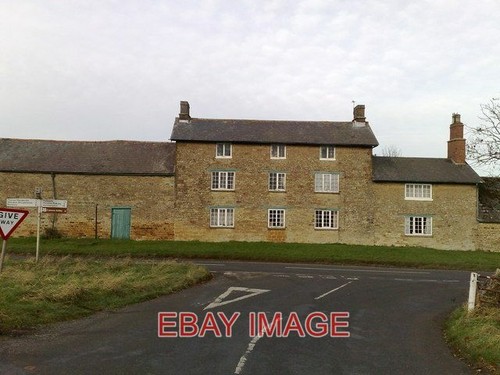 Photo the magpie welsh lane - photo,