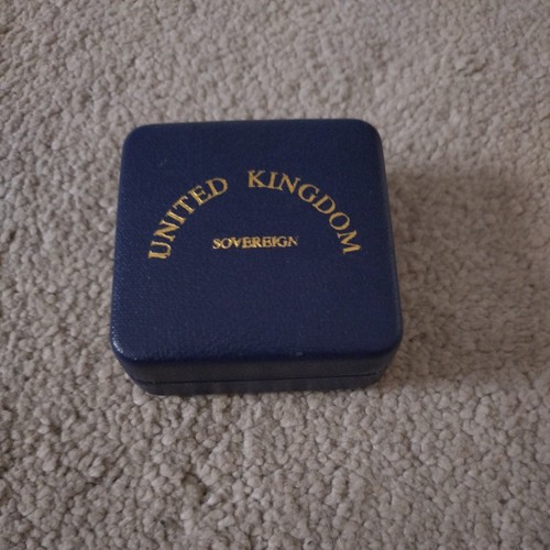 2000 sovereign gold coin box - sovereign,