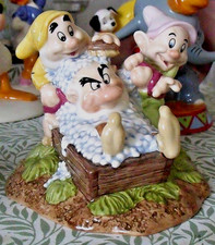 ROYAL DOULTON FIGURINE SNOW WHITE & SEVEN DWARFS GRUMPY'S BATHTIME SW 20