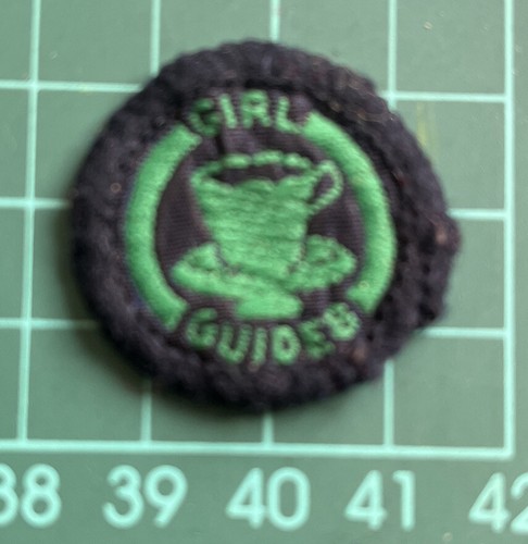 Vintage girl guide badge patch - girl,