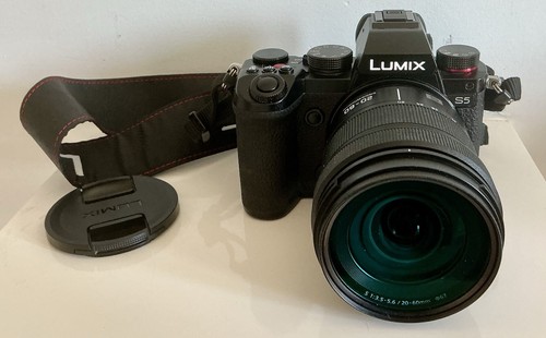 Panasonic mirrorless camera - s5,