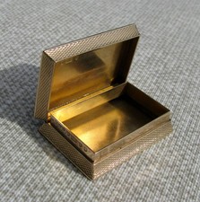 FINE ART DECO 9 KARAT GOLD 19