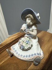 Lladro Nadal Porcelain Figurine Girl with Flowers New In Box