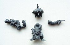 Warhammer 40K Orks Gretchin Mob Pointing Gretchin (A)