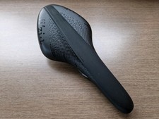 Fizik Arione R1 Large Saddle. Carbon Braided Rails. Wing-Flex. 140mm X 300mm