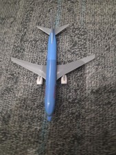 Brittania Boeing 737-800 Desk