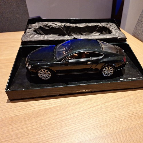 Scale minichamps bentley - 1:18,