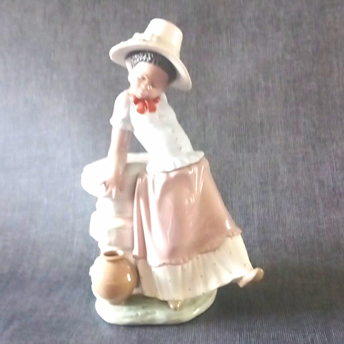 Lladró porcelain girl - porcelain,