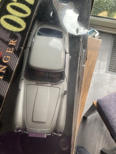 James bond 007 autoart - james,