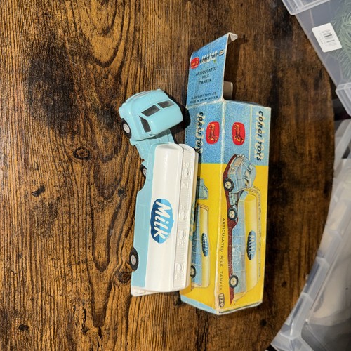 Corgi 1129 milk tanker very - milk,