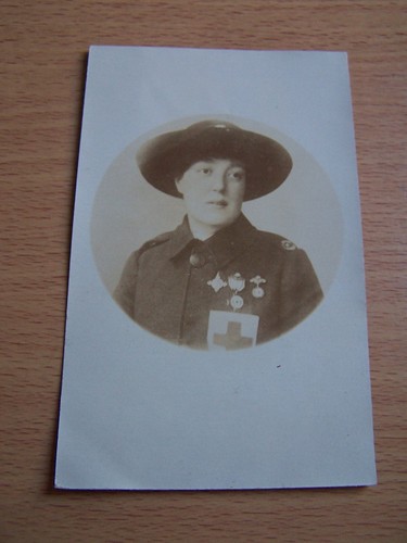 Military woman uniform red - in,