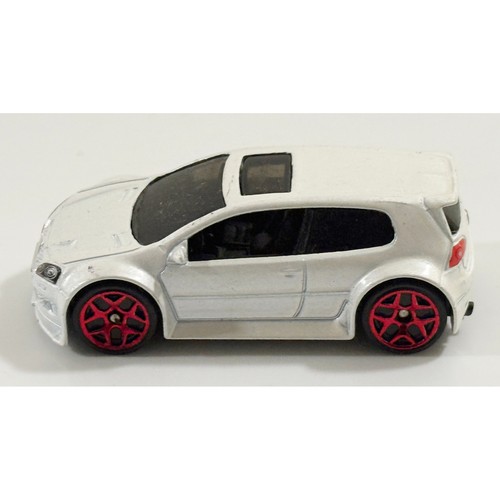 Hot wheels volkswagen golf - hot,