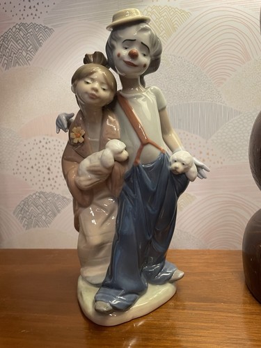 Lladro society figurine pals - figurine,