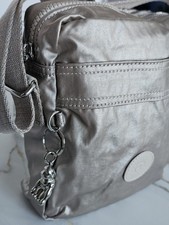 Kipling Metallic Glow