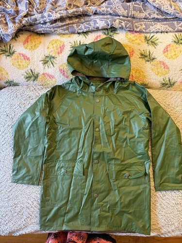 Boy rain coat size years - 6-7,
