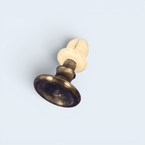 Air filter securing clip for - filter,
