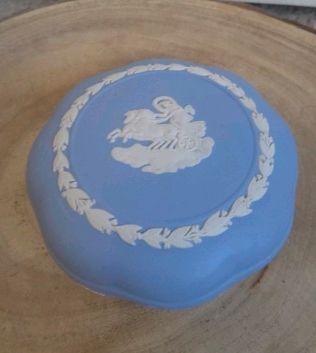 Wedgewood jasperware chariot - *wedgewood,