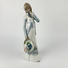 Casades - Porcelain Figurine