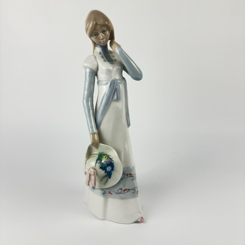 Casades porcelain figurine - casades,