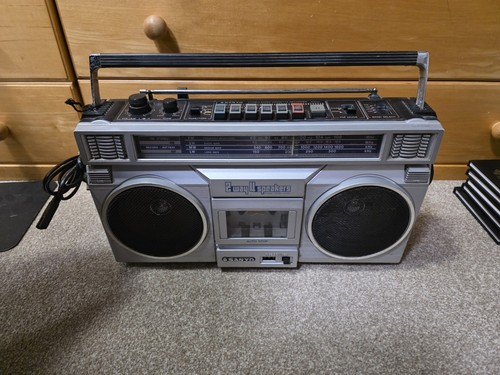 Vintage sanyo radio cassette - vintage,