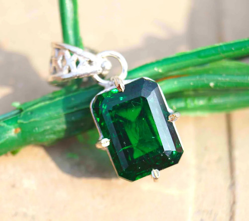 Natural green emerald ct - natural,