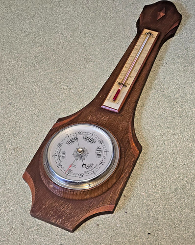 Antique oak aneroid barometer - ,