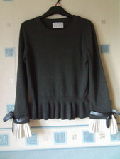 LADIES UNUSUAL JUMPER TOP SIZE appx 10 GREY/WHITE PLEATED DETAIL *LIBBY LOVES*
