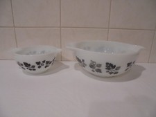 2 x VINTAGE PYREX GOOSEBERRY PATTERN BLACK ON WHITE CINDERELLA MIXING BOWLS