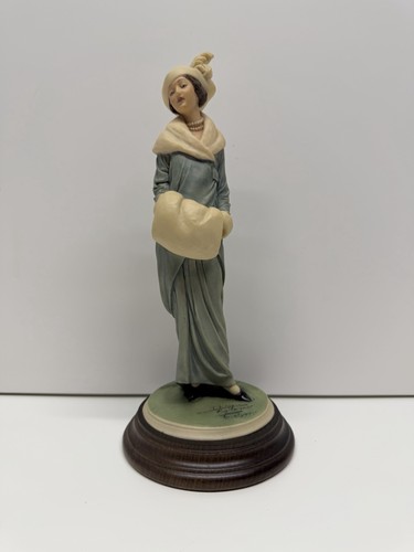 Figurine parisian - –,