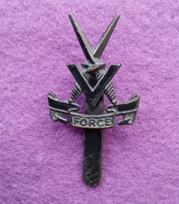 WW2 V Force Commando Special Forces Unit Blackened Military Cap Badge.    A1-44