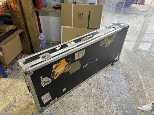 Large flight case - large, heavy