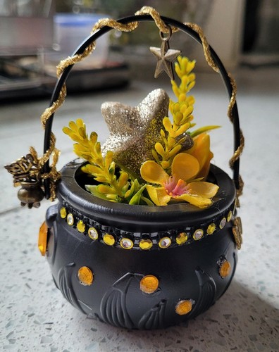 Mini black plastic cauldron - mini,