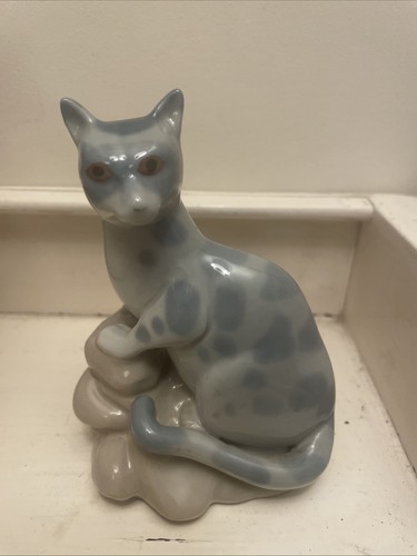 Casades vintage cat figurine - cat,