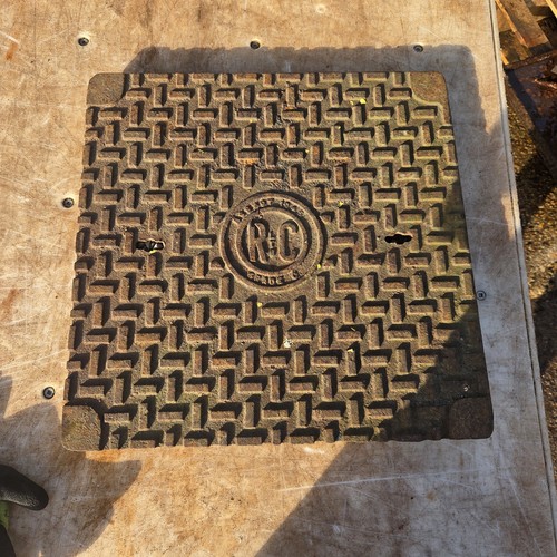 Cast iron manhole cover 452mm - cast,