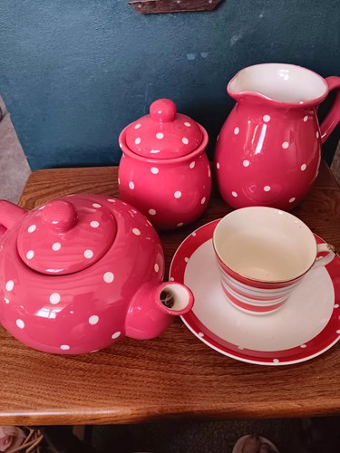 Polka dot teapot jug - teapot,