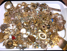 JOB LOTS 1.9 KILOS SCRAP GOLD PLATED RECOVERY & PULSAR WATCH BROOCH CHAINS RINGS