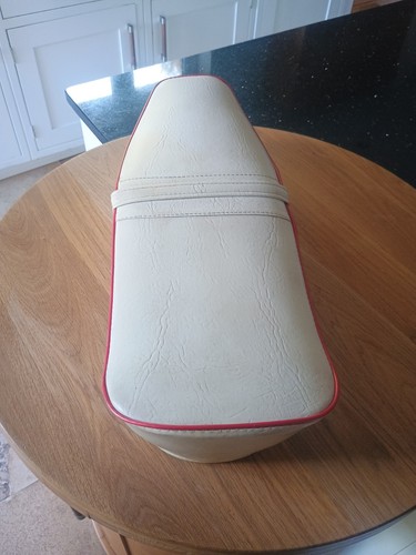 Lambretta dua seat - seat, off