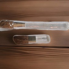 Clinique Makeup Brush Duo – Powder/Blush & Travel Size – New in Packaging