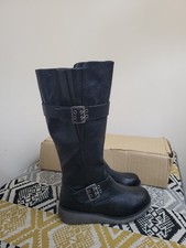 BNIB Black Pavers Adjustable