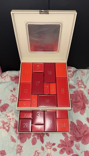 Empty perfume shop advent - *empty*,