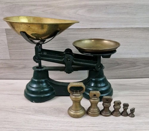 Librasco green kitchen - kitchen, scales