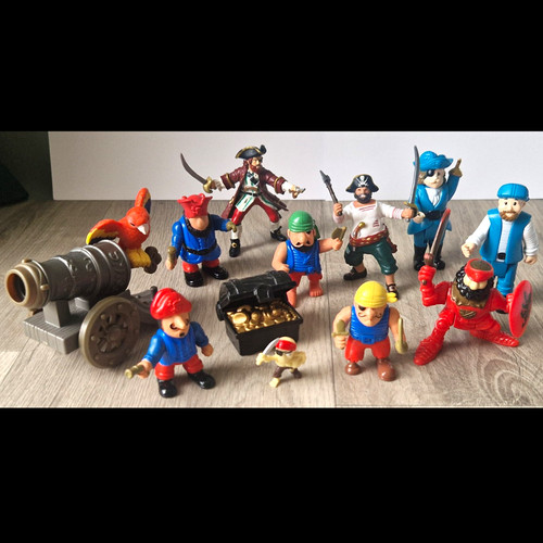 Pirate action figure bundle - figure,