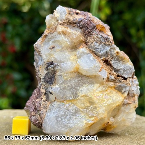 Quartz and chalcopyrite old - chalcopyrite,