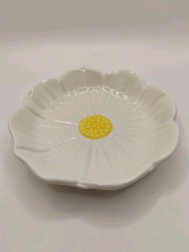 Brand new ceramic biege daisy - ceramic,