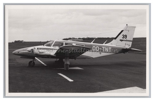 Piper seneca aircraft tnt - aircraft, oo-tnt
