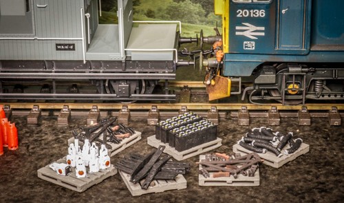Detailed pallets with coach - detailed,