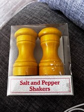 Woodware salt and pepper - t,