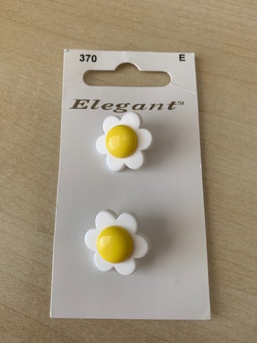 White daisy shank buttons - x,