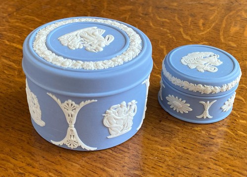 Pair vintage wedgwood - of,
