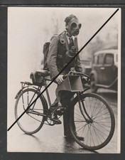 PHOTOGRAPH WW2  Air-Raid